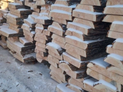 Сортировали распил деревьев